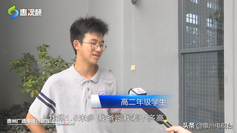 现在的高中生多高,记者问中学生有没有近视