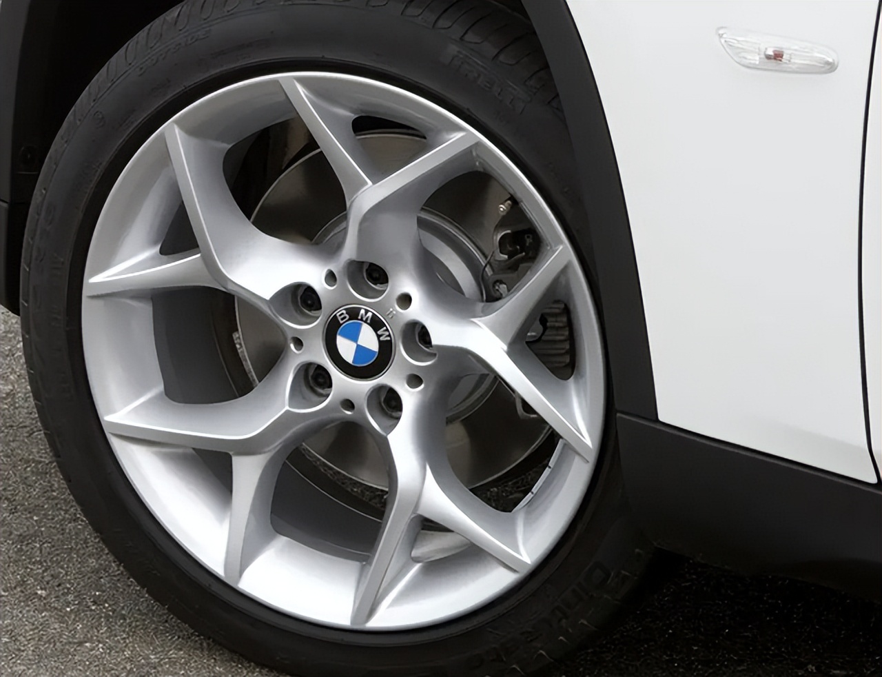 宝马车将防爆胎换成普通胎行不行,宝马防爆胎前轮换成普通胎