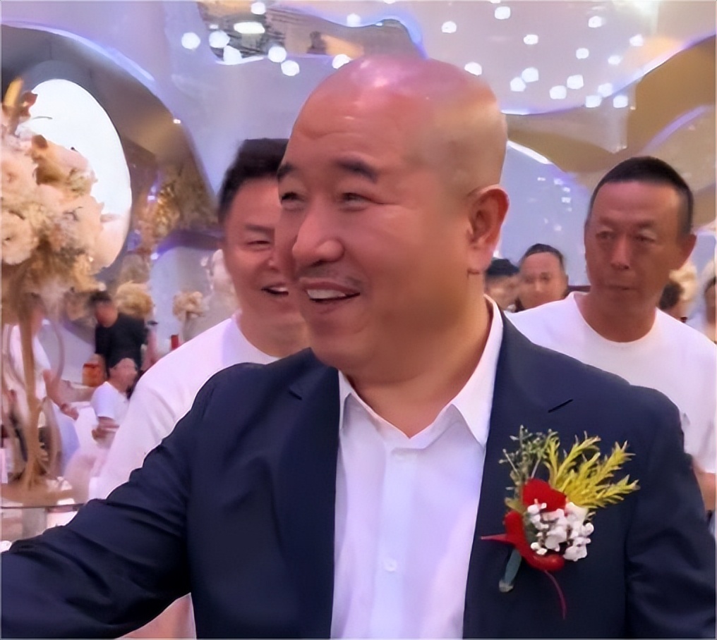 “刘能”儿子大婚现场众星云集,刘能儿子高调婚礼引热议