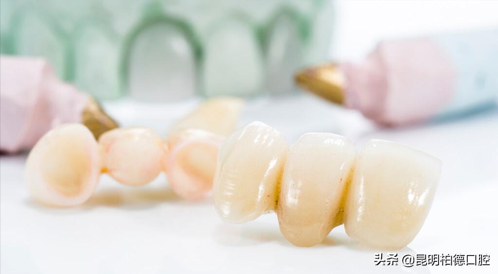 年轻人出现的牙齿松动怎么办,成年了下牙齿有一点点松动怎么办