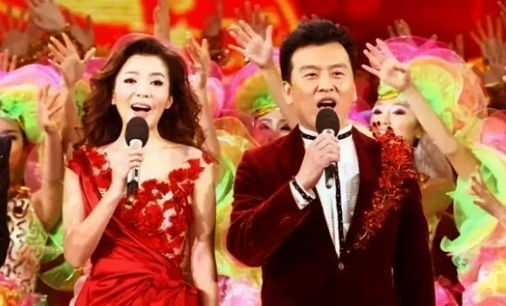 央视名嘴张泽群母亲瘫痪,张泽群母亲去世