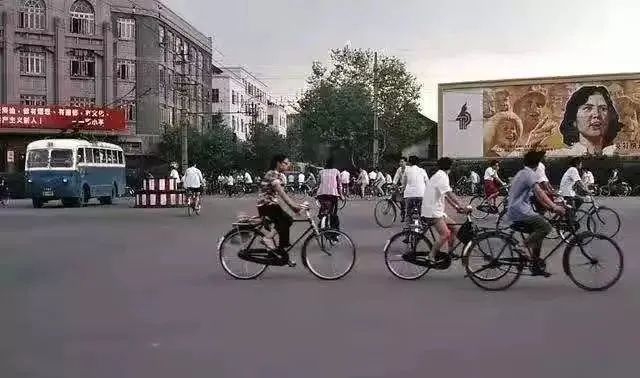 成都公交进化史,成都公交的发展史简介