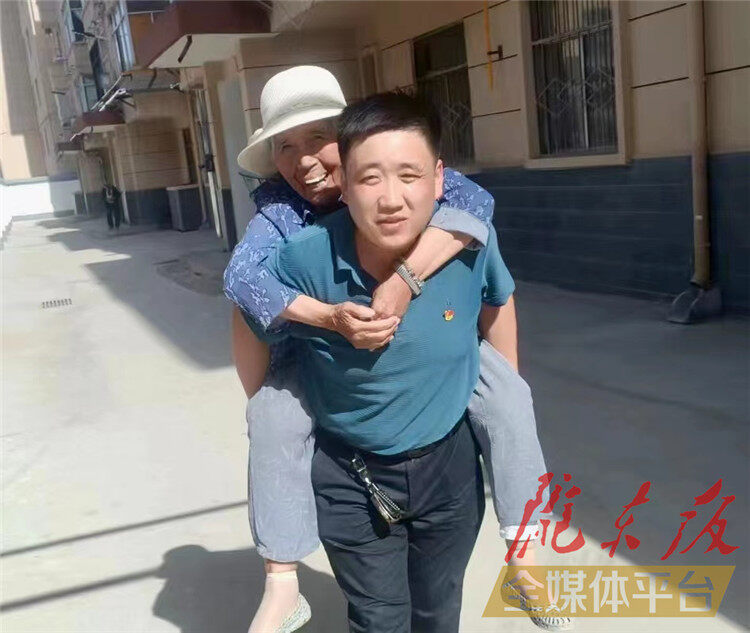 高质量党建引领新蓝图,党旗引领促发展争先创优提效能