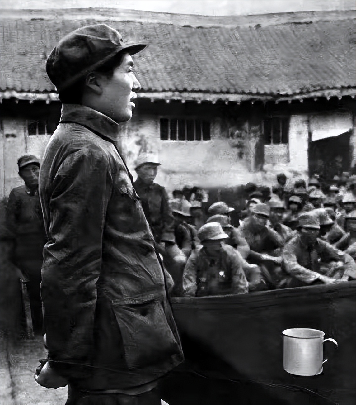 蒋介石一生中唯一一次到延安，看了毛*东泽**的窑洞，大呼后悔