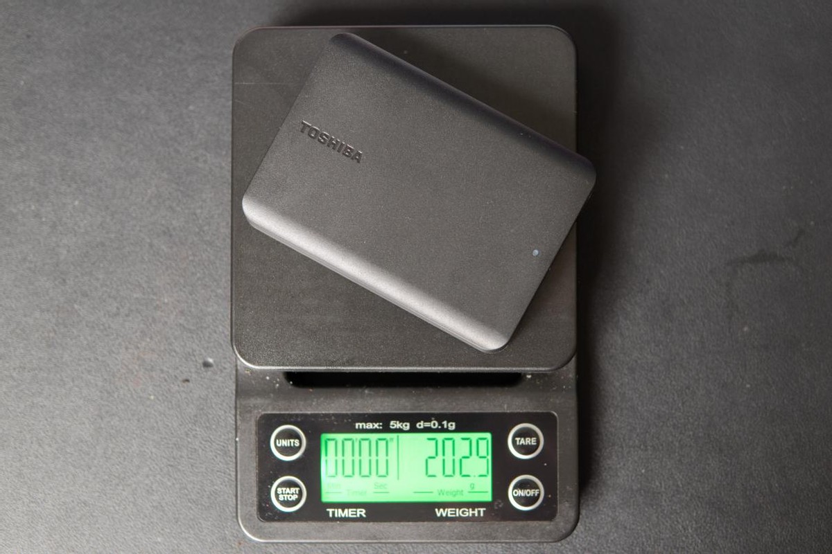 东芝移动硬盘新小黑a52TB评测,东芝新小黑移动硬盘