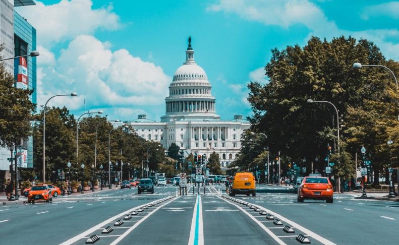 美国作为一个英语国家，却生活着5970万德裔，为什么德语却不通用