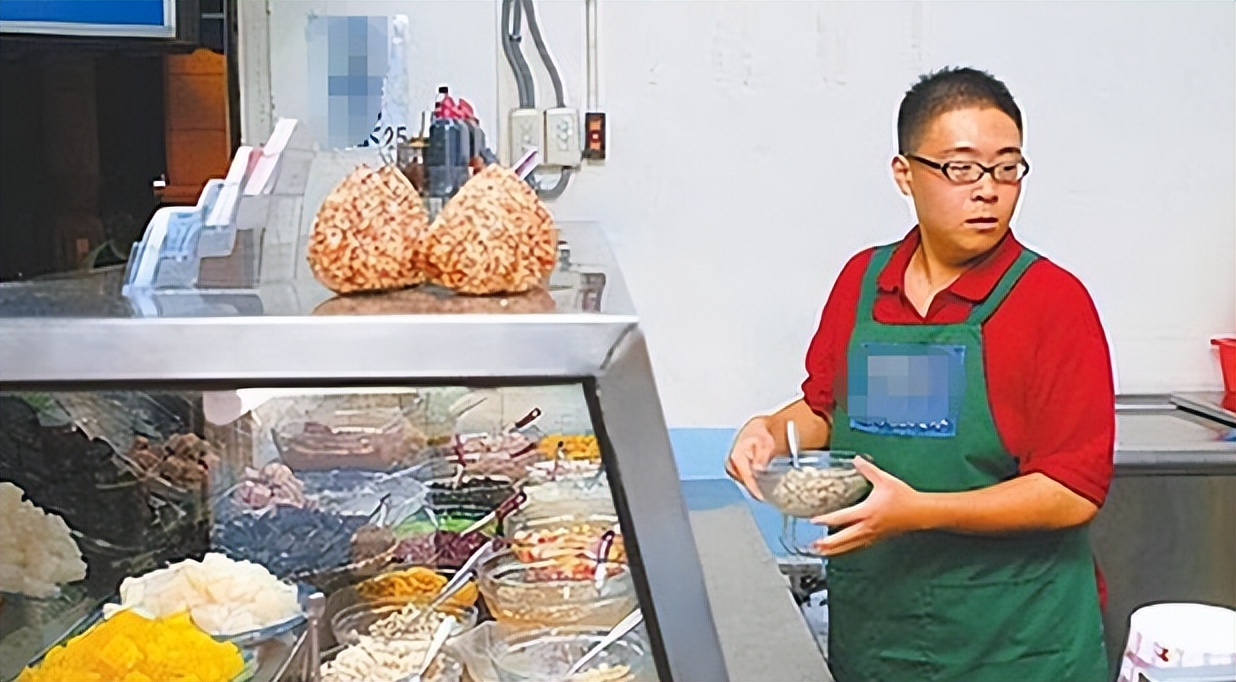 郝劭文婚姻生活,郝劭文携二婚妻子与父母团聚