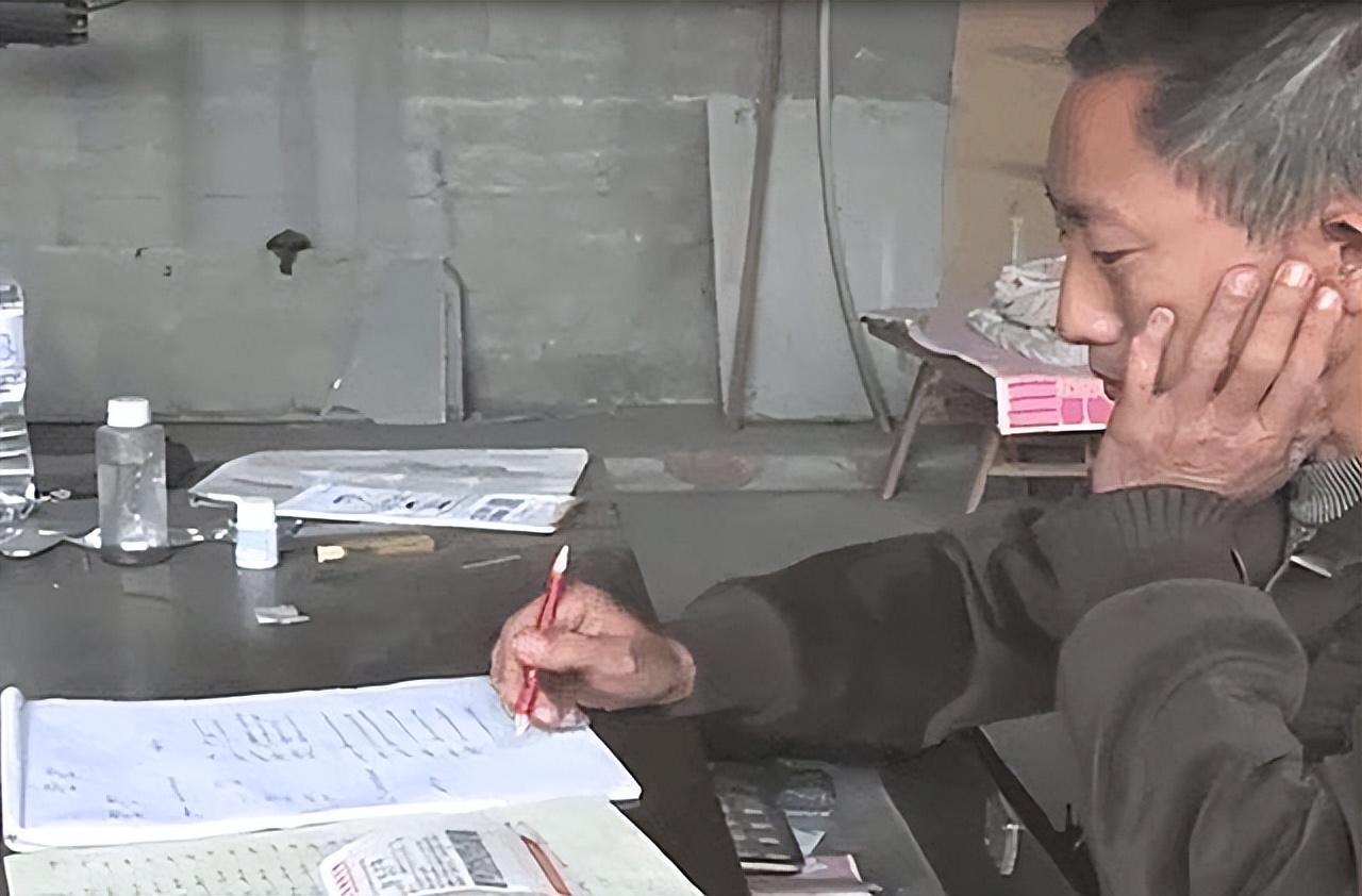 男子在桥洞下研究彩票18年,男子蜗居桥洞研究彩票后续