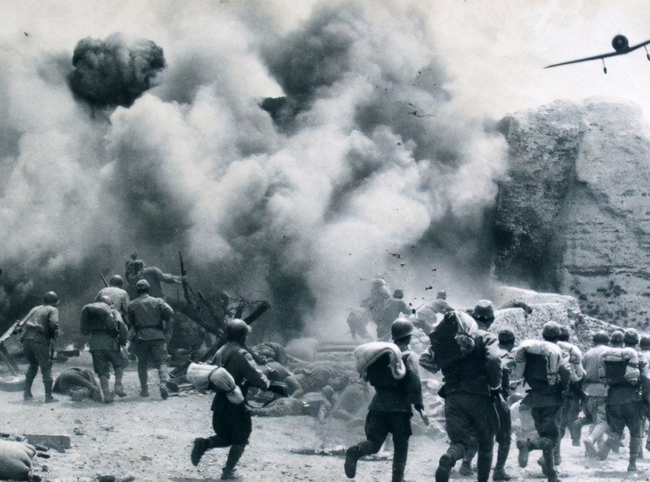 七旬老汉来到部队驻地,7旬老汉到部队报告任务完成