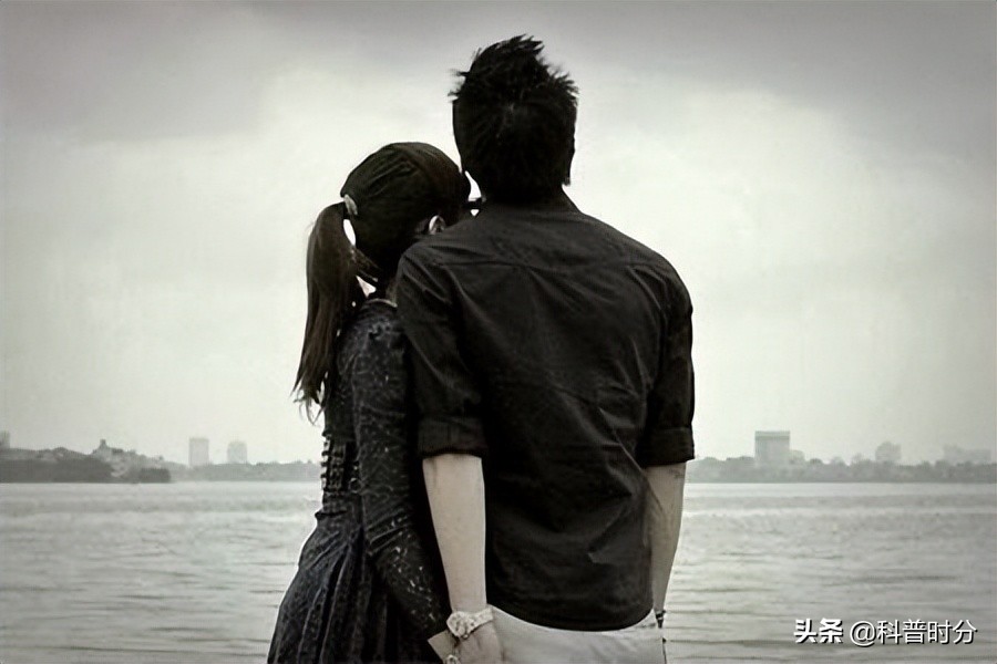 13年孕妇高铁厕所早产，孩子出生后吓坏众人，医生：可能一尸两命