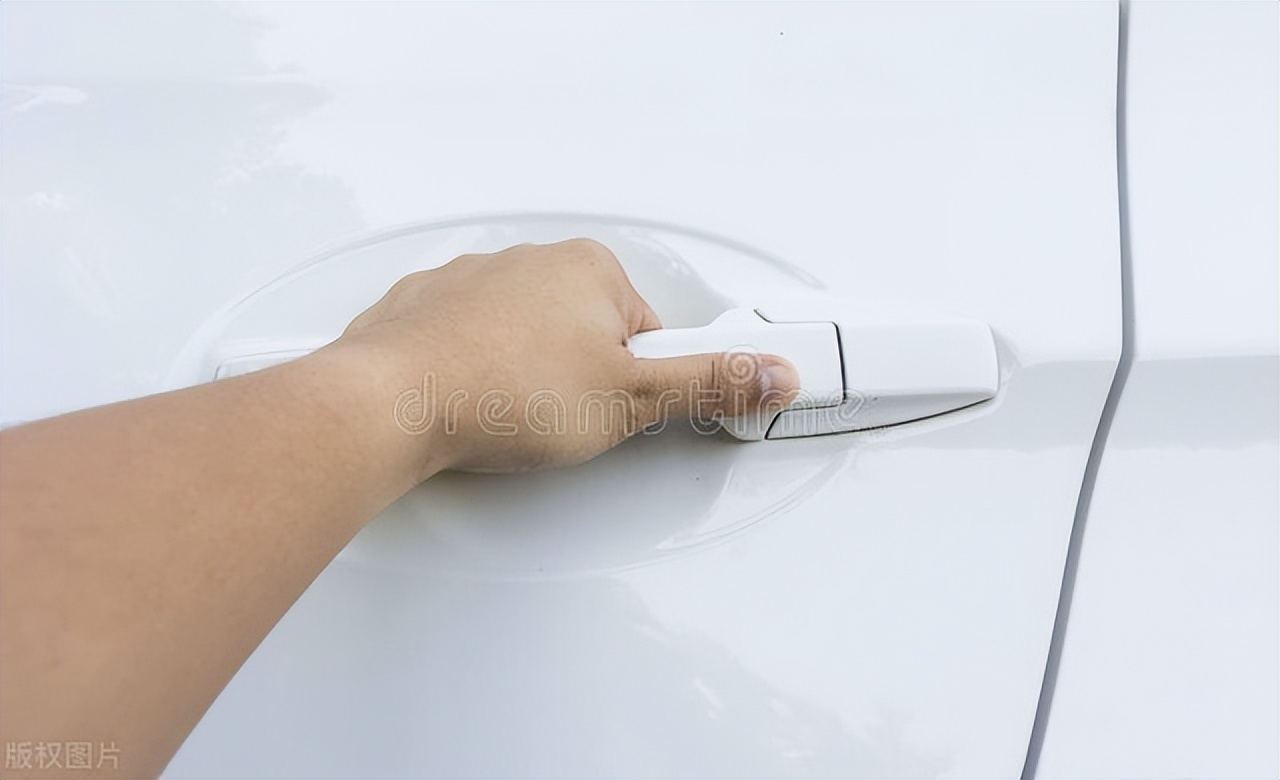 开车遇到碰瓷应该怎么做,碰瓷遇到硬茬子瞬间怂了