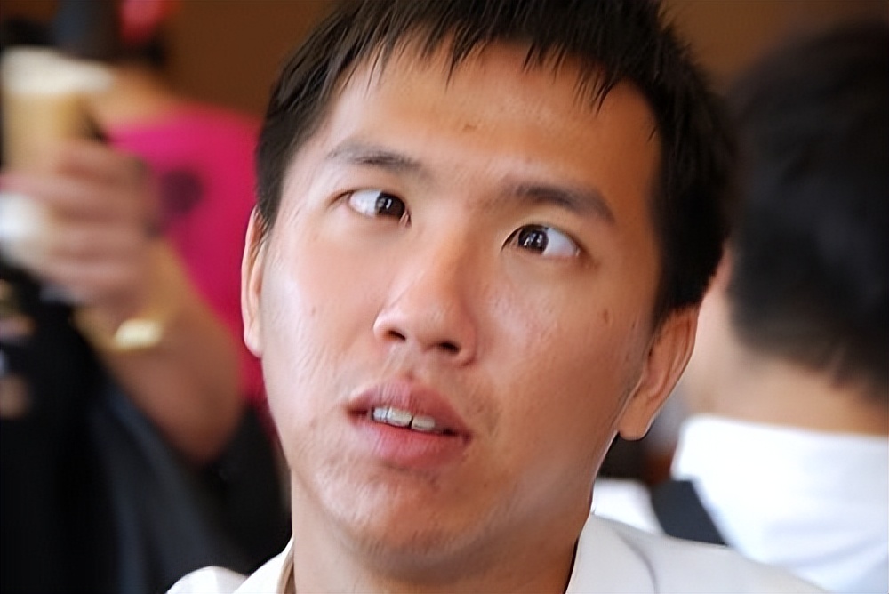 鼻子上挤出来的白色东西如何去除,鼻子上挤出来的白色分泌物是什么