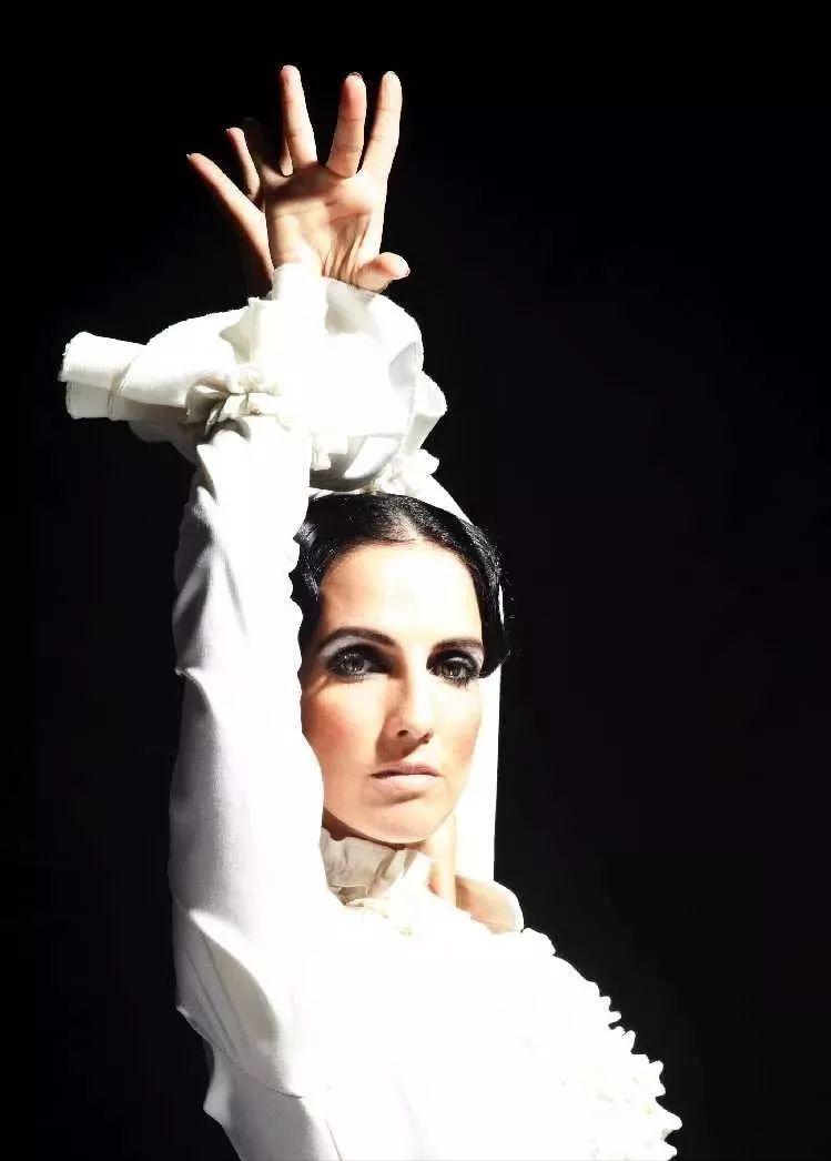 浼婅帋璐濆皵濂崇帇,浼婅帋璐濆皵缁村瘑