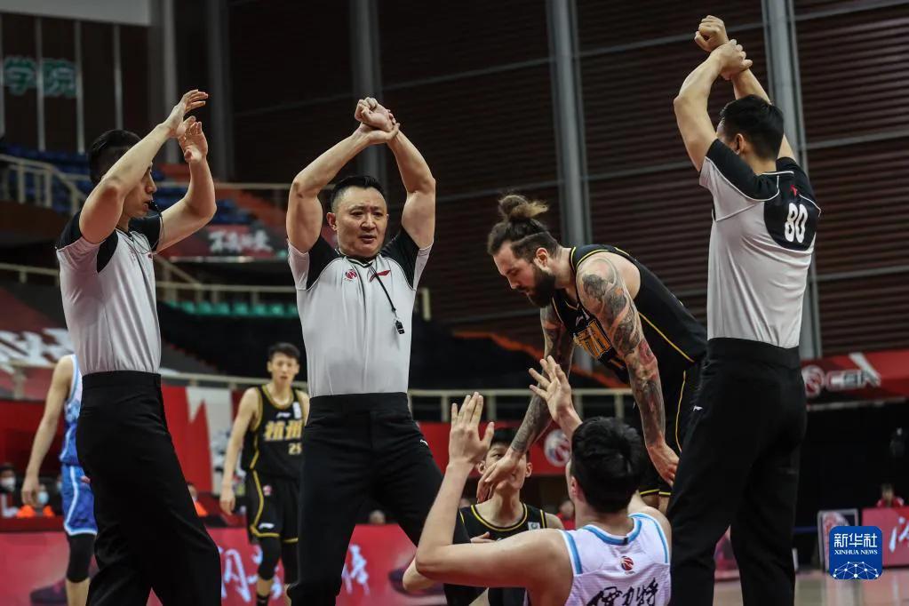 裁判闫军最新消息,裁判闫军再现争议判罚