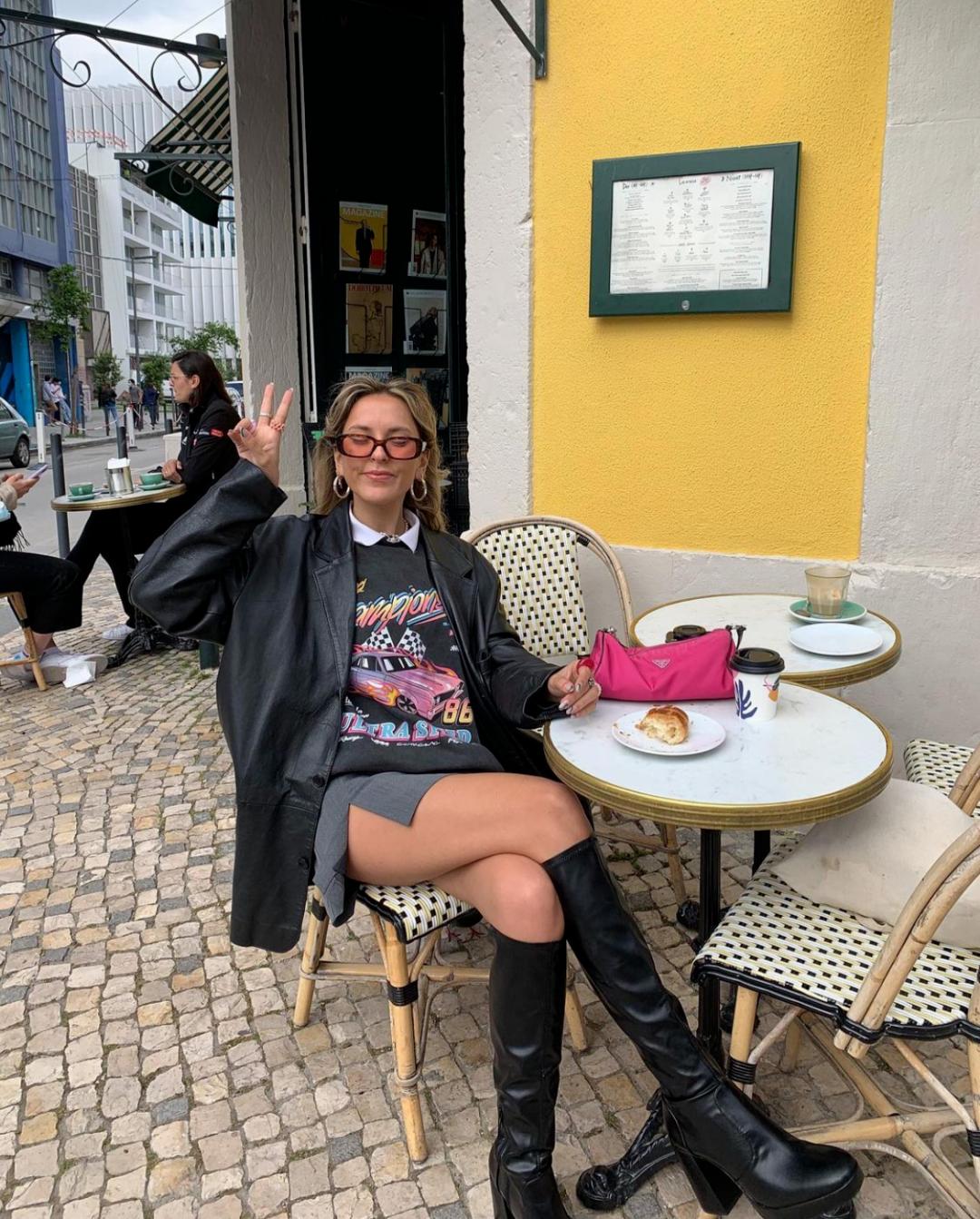 黑色卫衣如何内搭,黑色卫衣搭什么裤子好看