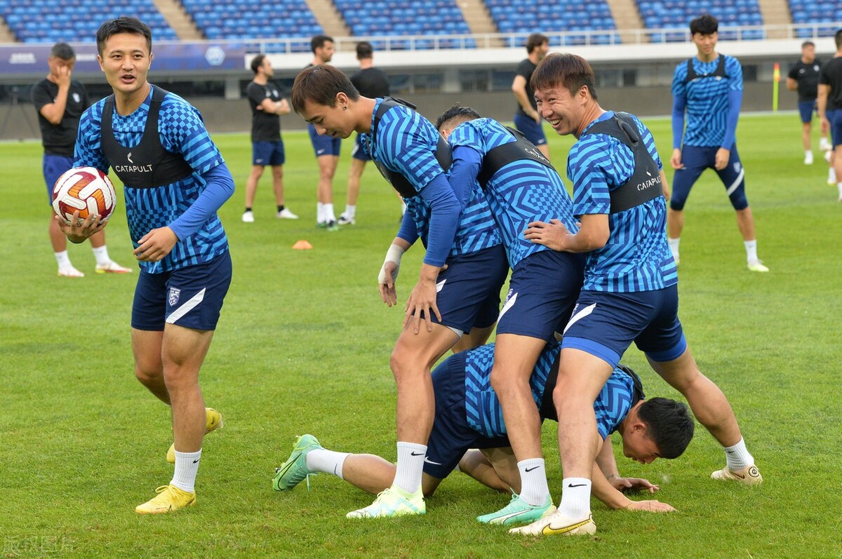 天津津门虎vs武汉三镇现场球迷,武汉三镇vs天津津门虎首发名单