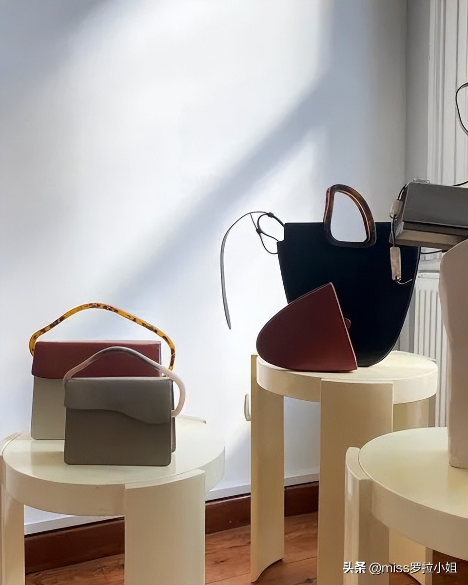 袁咏仪买名牌包包,袁咏仪同款小包