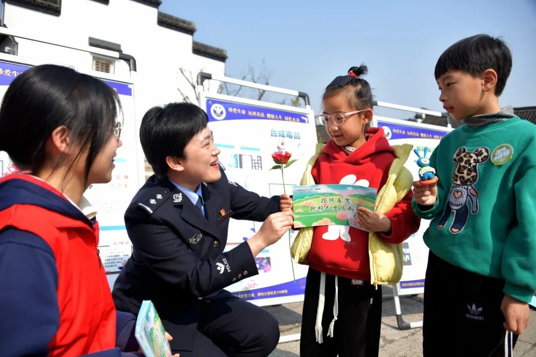 雷锋精神在今天的实际意义,雷锋精神活动视频