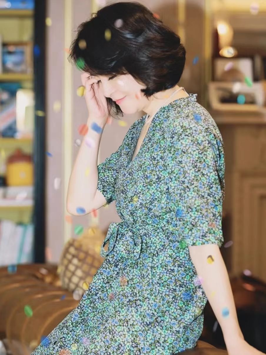 烂大街里的碎花怎么穿,烂大街连衣裙穿搭技巧