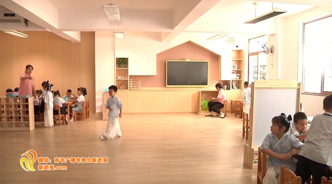 新学期新气象直击开学第一天,开学季新校园新活力