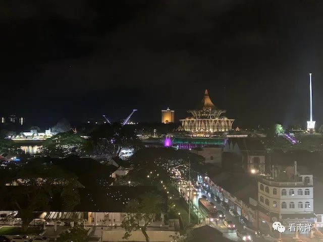 游古晋河滨公园的路线,古晋河滨公园夜景