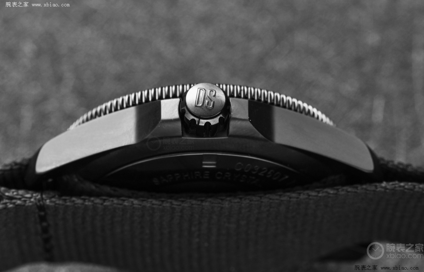 深海中的一抹暗影品鉴陶瓷海龟FULLBLACK潜水表