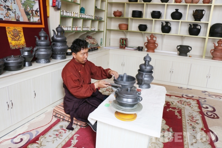 察雅黑陶,察雅县黑陶