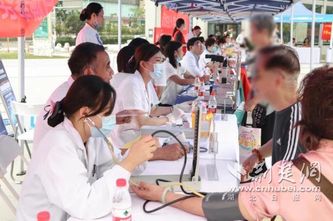 用赤诚初心守护群众健康,为基层群众健康保驾护航