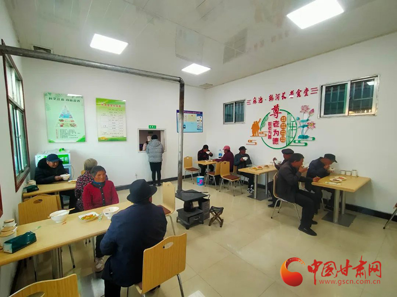 爱心助餐200多名老人享受温暖食光,爱心食堂帮助空巢老人