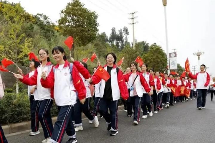 曲靖市基础教育扩优提质,曲靖教育优先发展