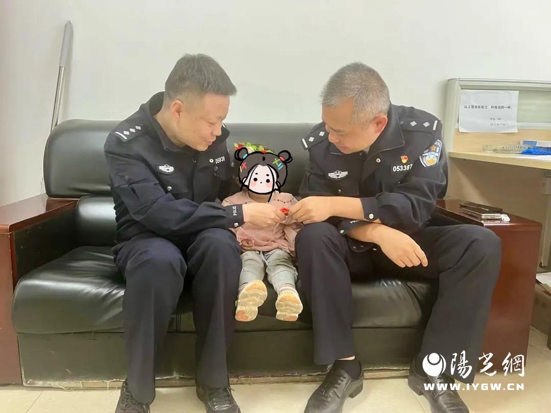【“三下”聚民心】灞桥公安救助两名走失人员暖心守护群众团圆之路