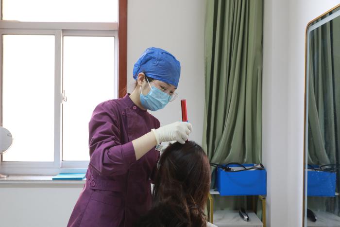 年纪轻轻脱发能治好吗,年轻人脱发去什么医院