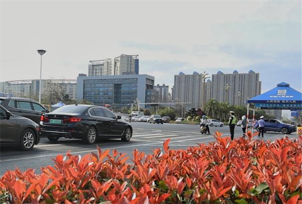 永州前置“摩托车待行区”提高路口通行率