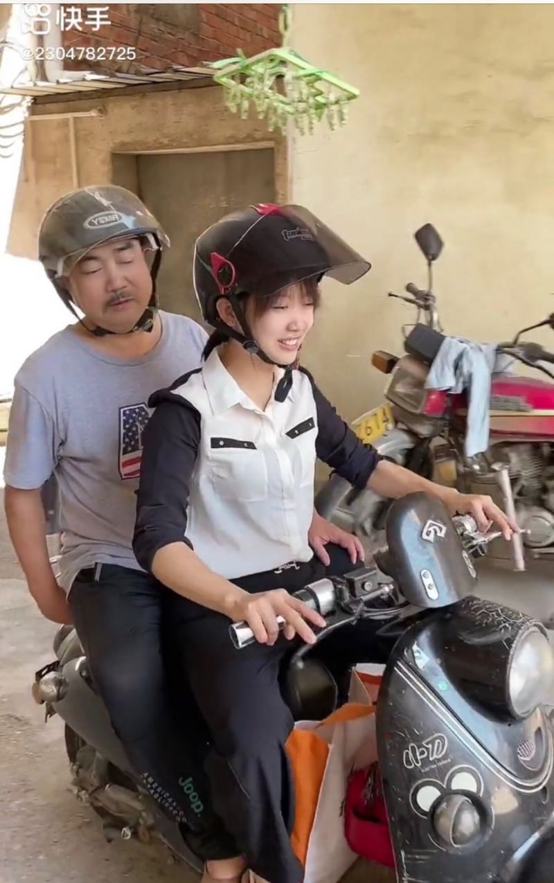 广西90后小姐姐又美又飒，在快手直播“手起刀落”，上万老铁天天围观