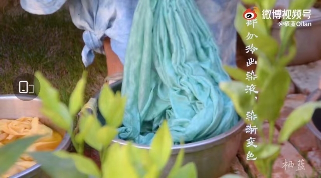 上热搜！取天地间的草木，云南女子将汉服染成了古诗词里的颜色