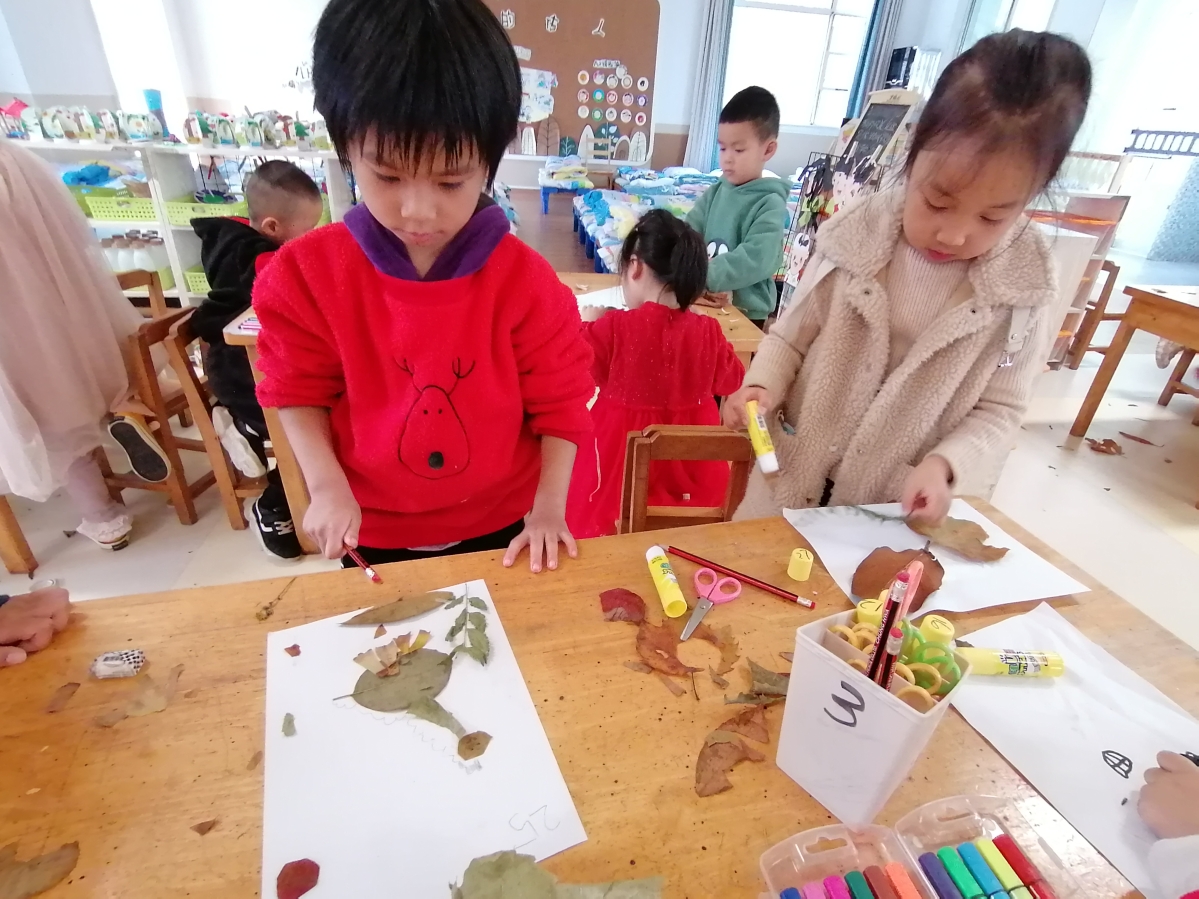 秋叶飞舞简笔画幼儿园,马宅镇中心幼儿园