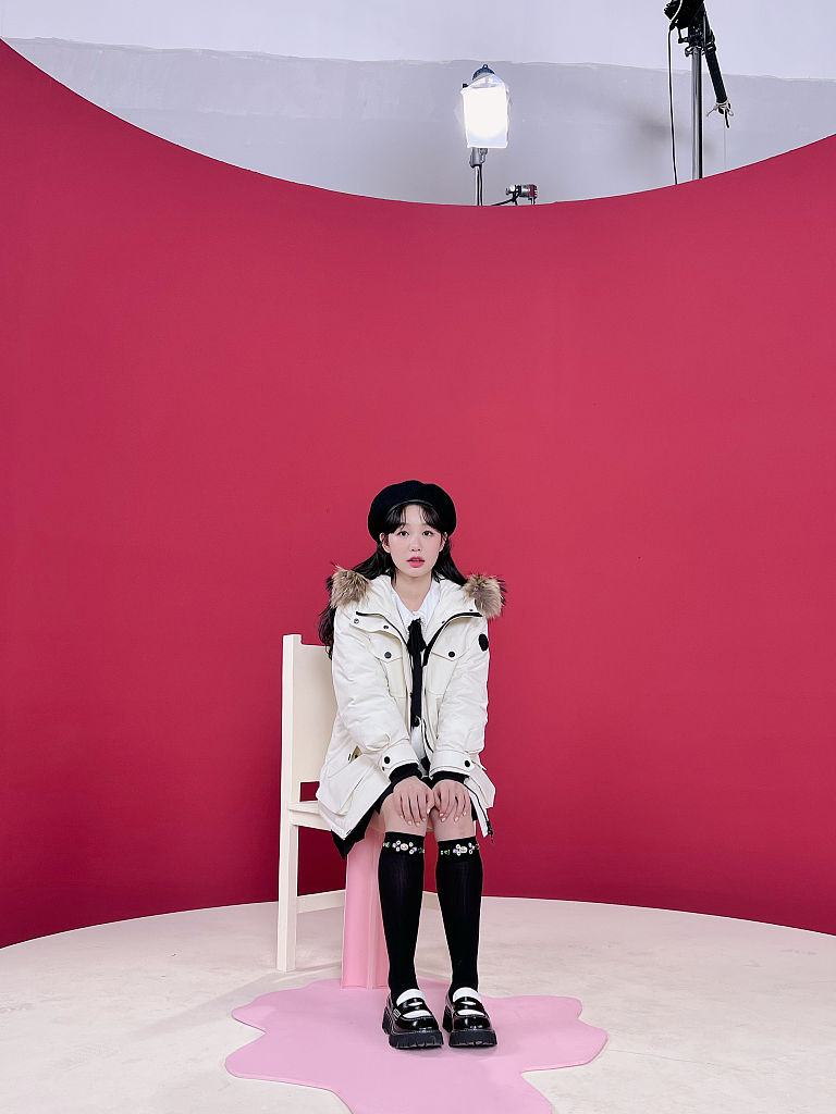 徐梦洁的冬季穿搭显高显腿长,徐梦洁白衬衫百褶裙