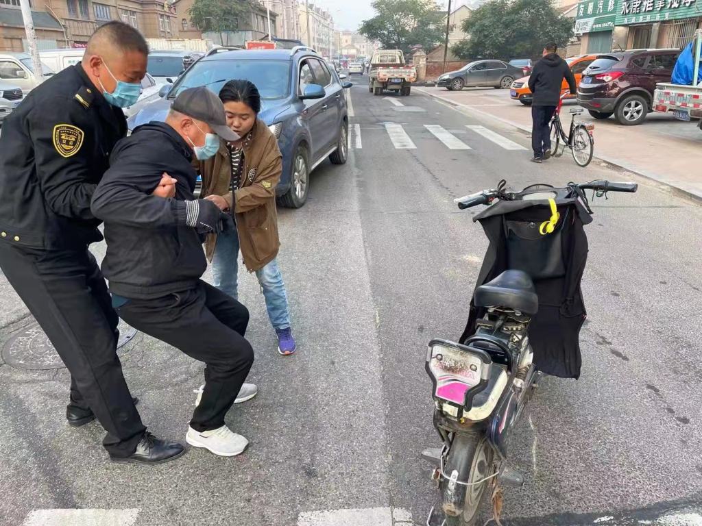 哈尔滨黄色大鼻子校车能载多少人,大鼻子校车开到家门口接学生上学