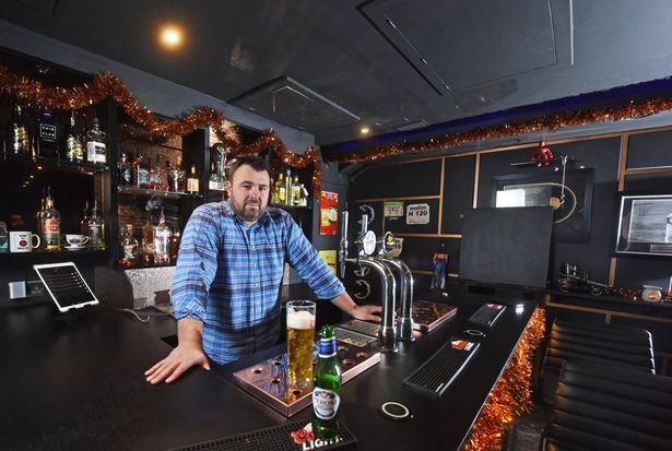 英国男人花了五年打造秘密基地,英国一男子建造地下室