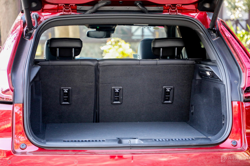 试驾23款凯迪拉克xt4豪华版,凯迪拉克xt4有48v可以省多少油