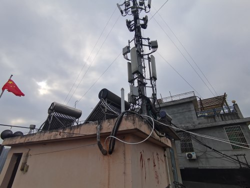 铁塔在楼顶建基站使用费给谁,铁塔公司建基站要不要居民同意