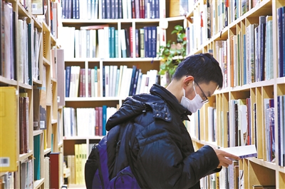 开考古书店她要做好“一块小蛋糕”