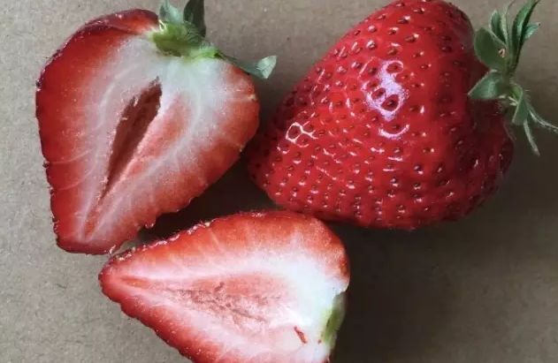 激素草莓是空心的吗,草莓畸形空心是用了激素了吗
