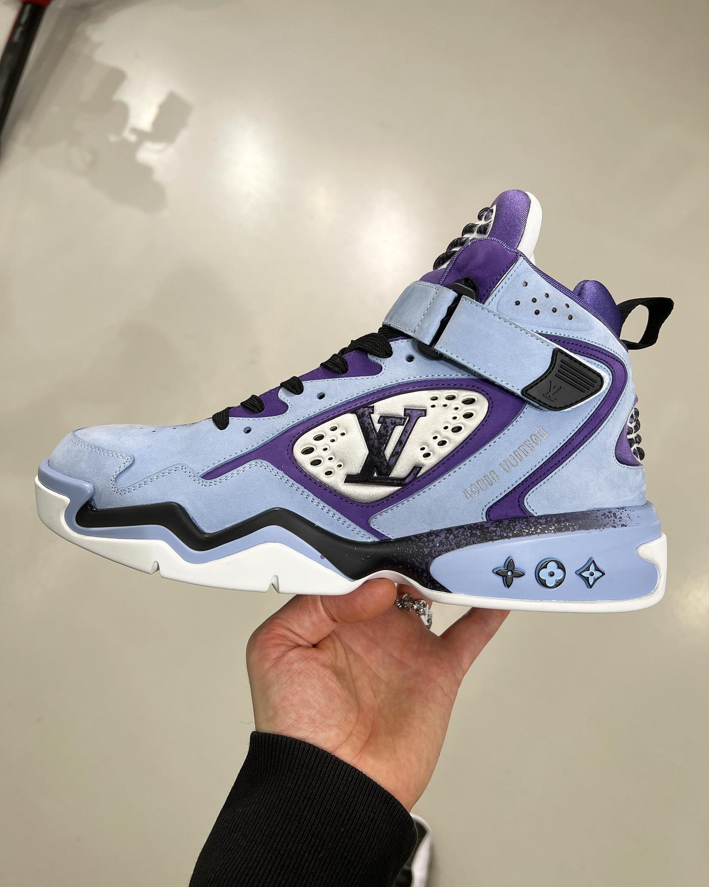 lv滑板鞋怎么火的,lv滑板开箱