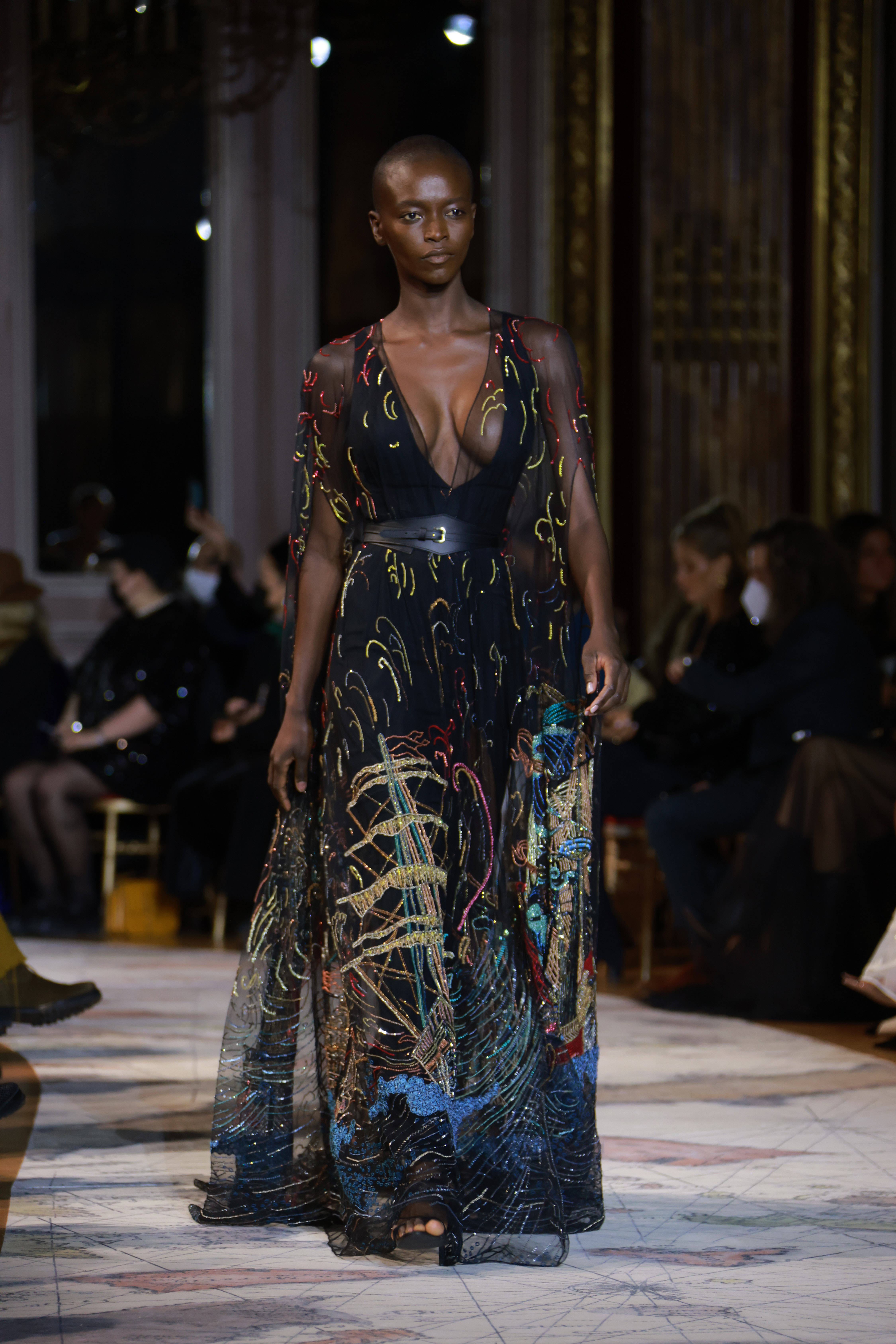 巴黎时装周jisoo服装全球首穿,巴黎高定时装周2024