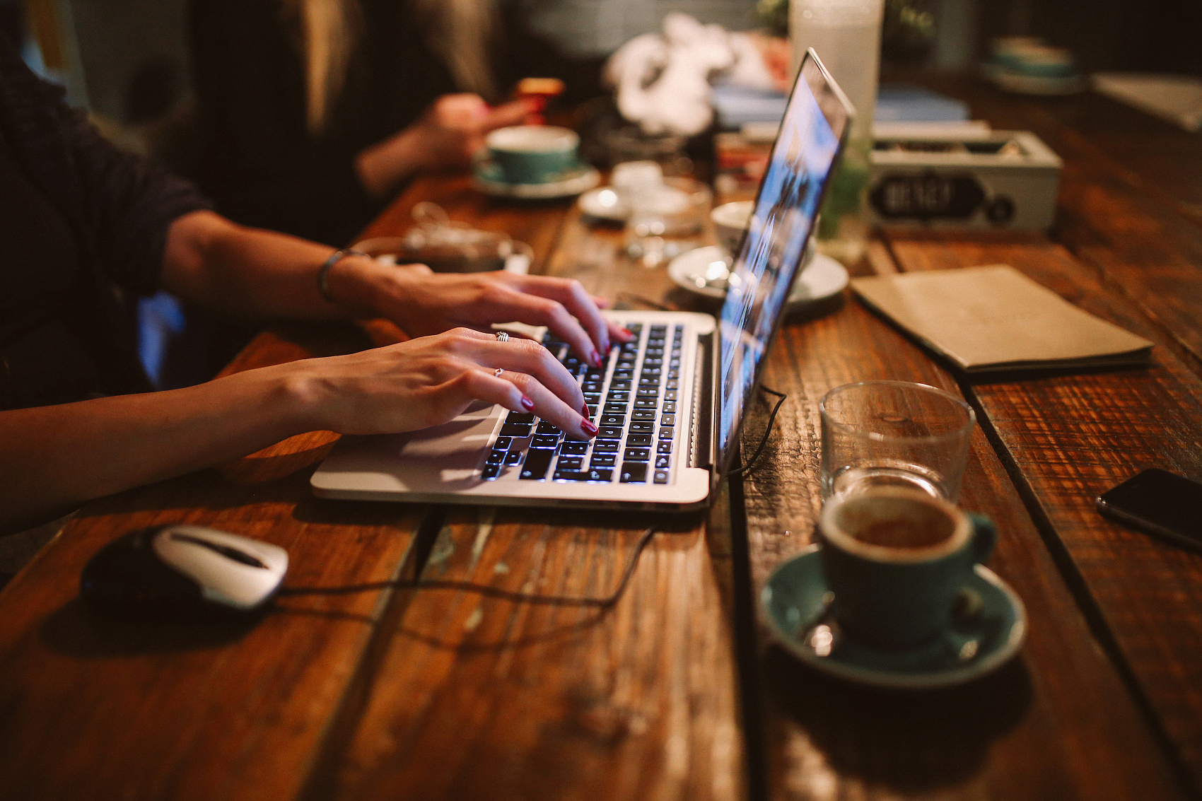 “大厂博主”致富经：发布公司八卦、穿搭皆可涨粉，卖网课获利百万元