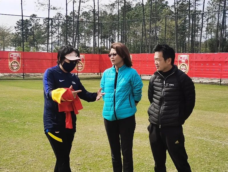 中国足协副主席孙雯来漳调研
