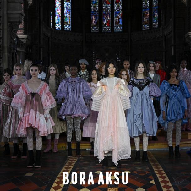 boraaksu伦敦时装周新渐变蓝蕾丝,boraaksu2019伦敦时装周