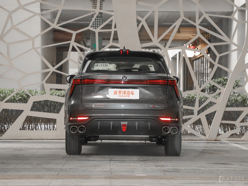 15万2.0t落地的轿车,第二代长安cs75plus哪款性价比高