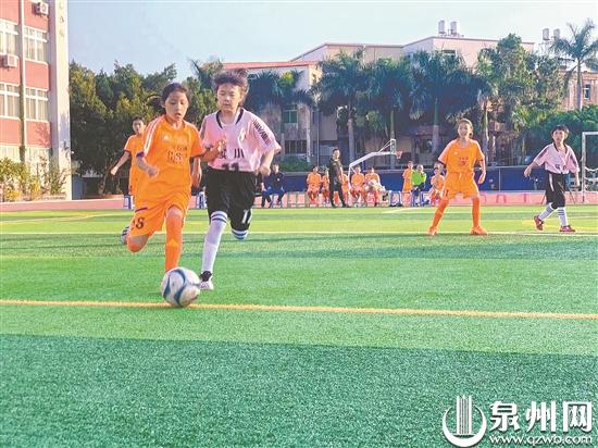 铿锵玫瑰绿茵场上激情飞扬,铿锵玫瑰绽放绿茵场